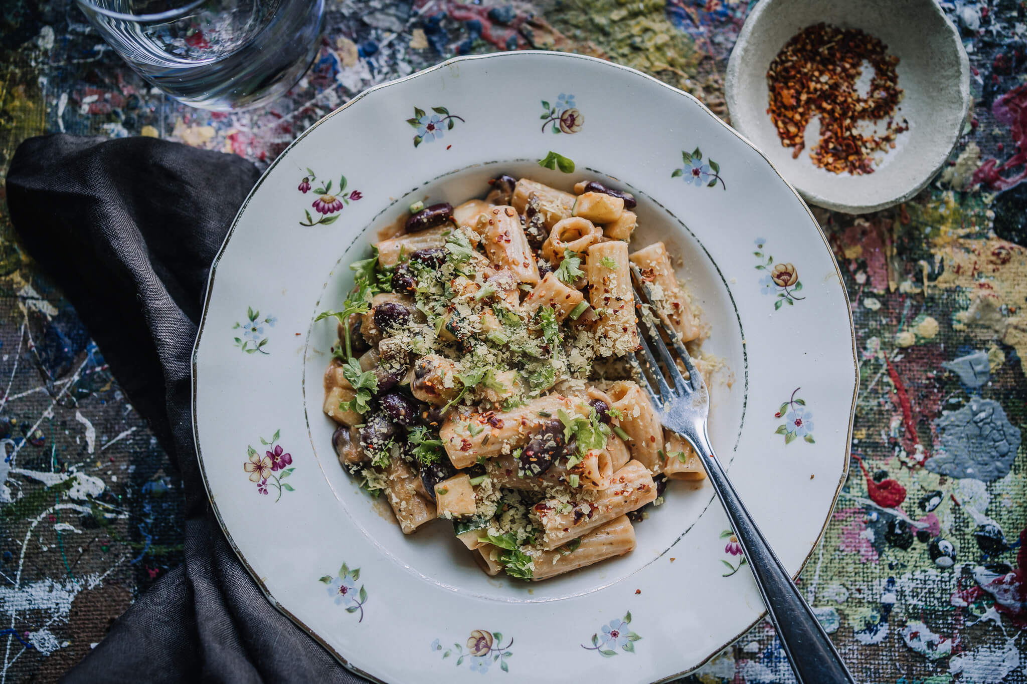 PAPUPASTA KESÄKURPITSALLA